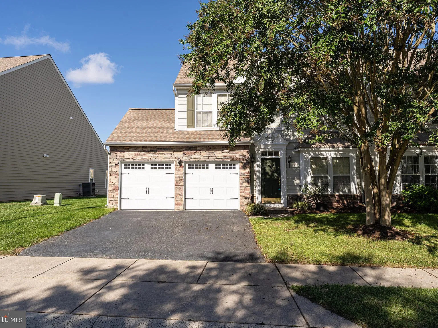 3 bed, 2.5 bath, 1134 sqft, $2,195 — Photo 2