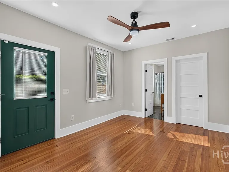 221 W Duffy St #A — Photo 27