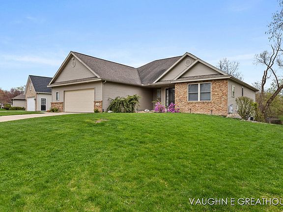 2nd image of 3936 Kentridge Dr SE