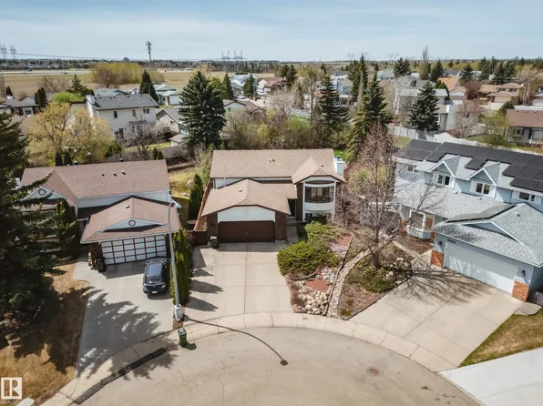 1030 106th St NW, Edmonton, AB T6J 6G8