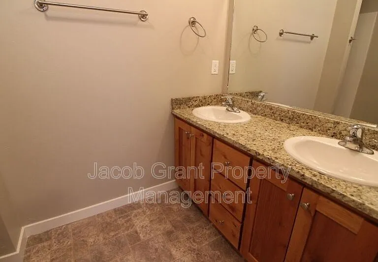 101 Lincoln Dr — Photo 7