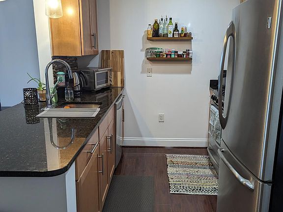 3rd image of 1111 Oronoco St Unit 438