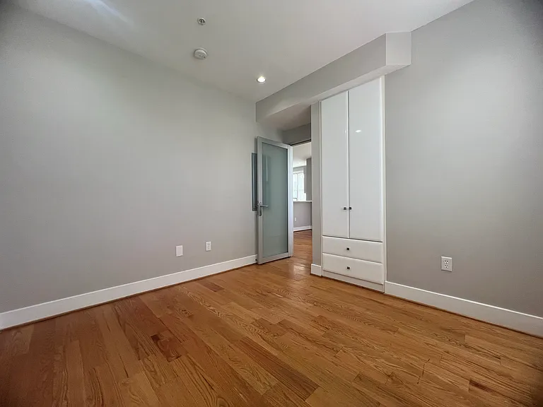 1209 G St SE #8 — Photo 23