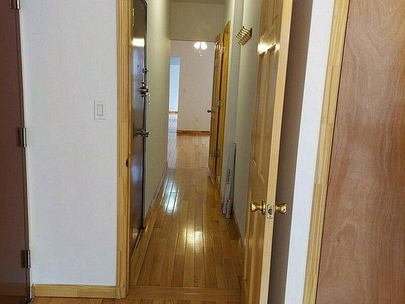 4th image of 655 Leonard St #1R