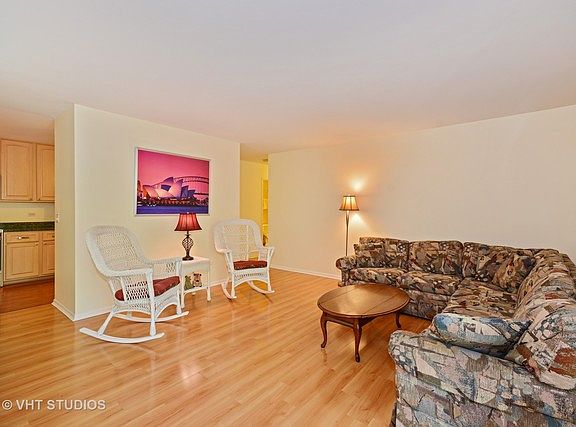4th image of 1053 W Ogden Ave #3-240