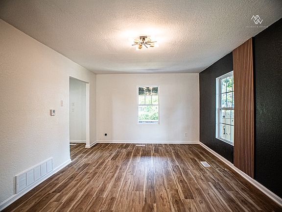 4th image of 454 Bellaire Ave