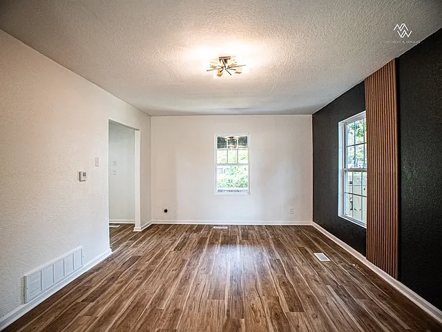 454 Bellaire Ave — Photo 4