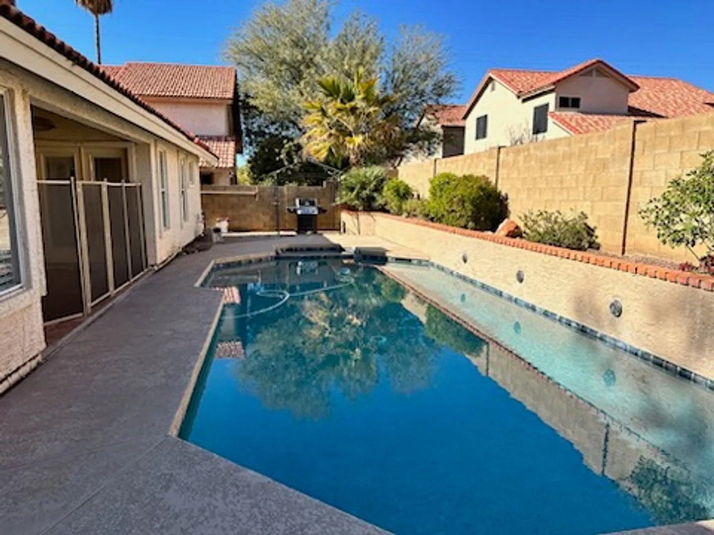 Now Available Bed 2 Bath With Sparkling Pool Near 40th St & Chandler Blvd Kyrene Schools — Photo 3
