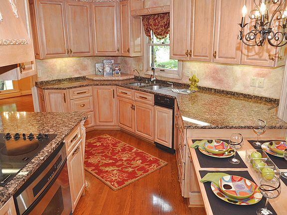 2nd image of 803 Thorpe Dr