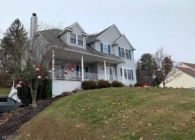 2nd image of 39 Winchester Ave