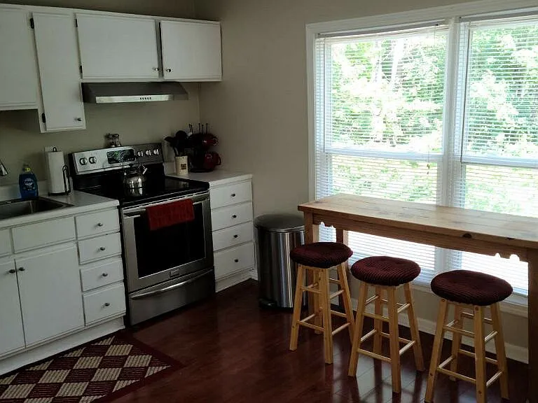 Beehive Dr — Photo 3
