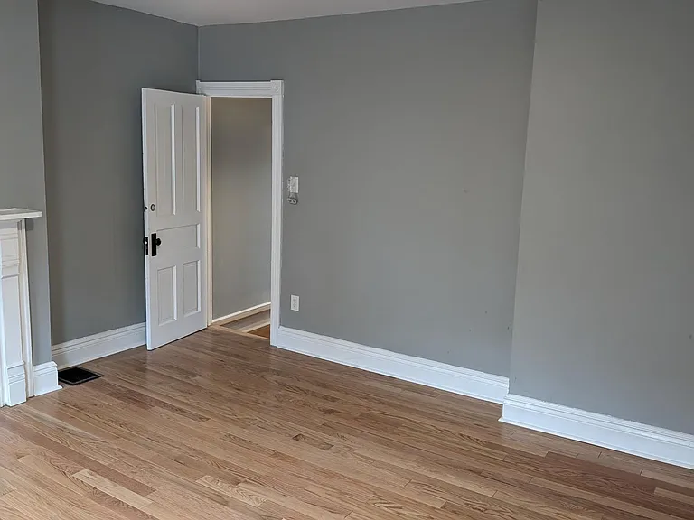 313.5 Walnut St W — Photo 8