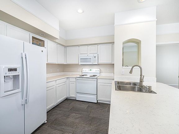 3rd image of 2801 Chancellorsville Dr APT 612