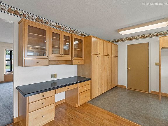 3rd image of 4503 NE 39th St