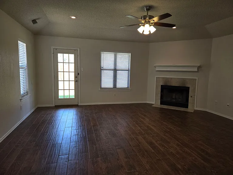 401 Justice Ave — Photo 3
