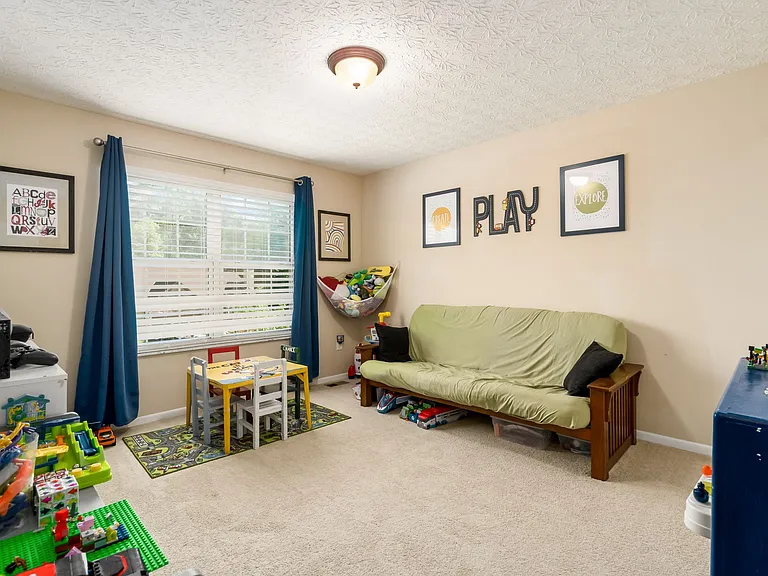 W Hull Dr — Photo 13