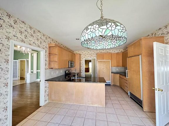 5th image of 3665 Annandale Ln