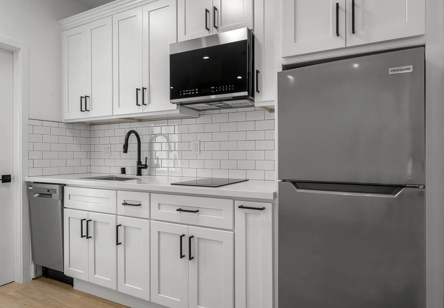 Studio, 1.0 bath, 300 sqft, $1,500 — Photo 3