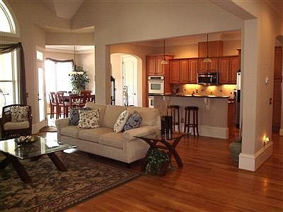 5th image of 2854 St. James Drive SE