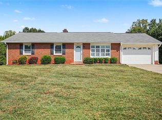 6025 Skylark Rd, Pfafftown, NC 27040