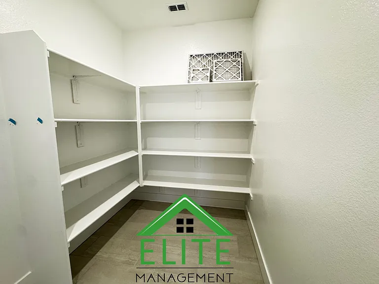 3485 Hampton Dr — Photo 8