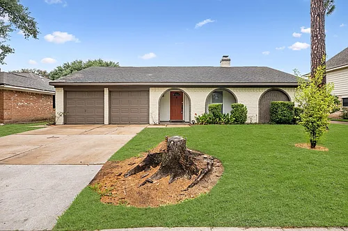 16011 Hickory Knoll Dr Photo 1