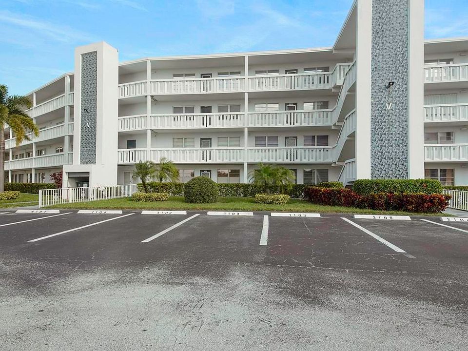 1st image of 2101 Oakridge Cir #V