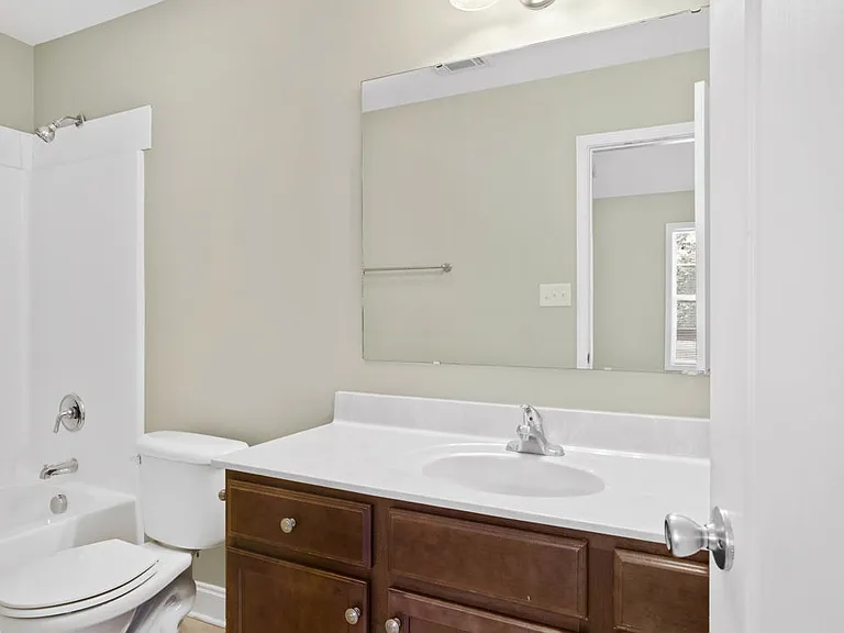 121 Feathers Ln — Photo 23
