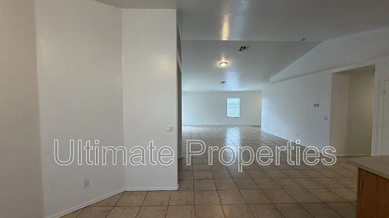 4 bed, 2.0 bath, 1906 sqft, $2,095 — Photo 4