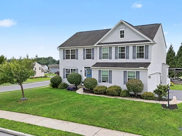 320 Woodbridge Dr, Etters, PA 17319