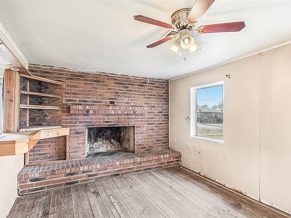 4th image of 107 Leaning Oaks St