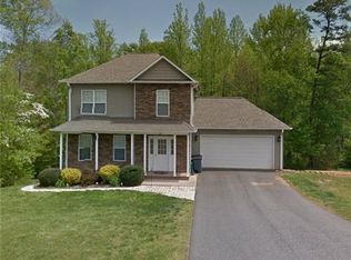 216 Pine Meadows Cir, Hickory, NC 28601