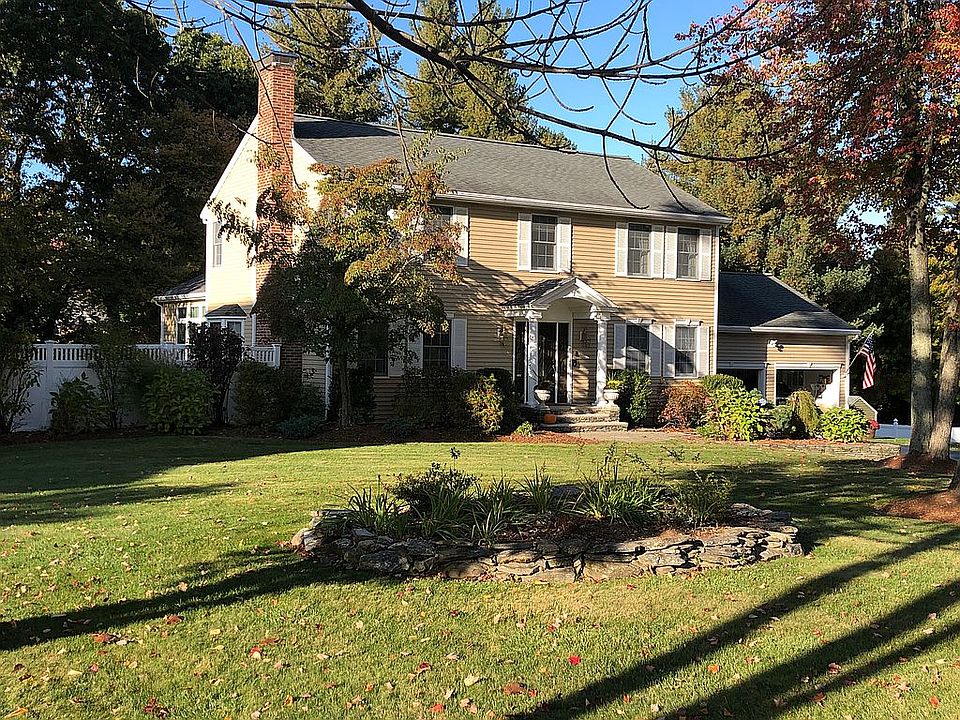 1st image of 8 Hickory Dr