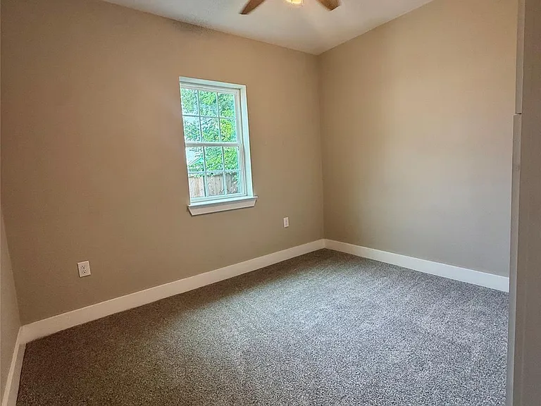 1816 Ryon St — Photo 7