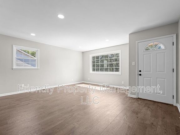4th image of 906 Beaumont Ave