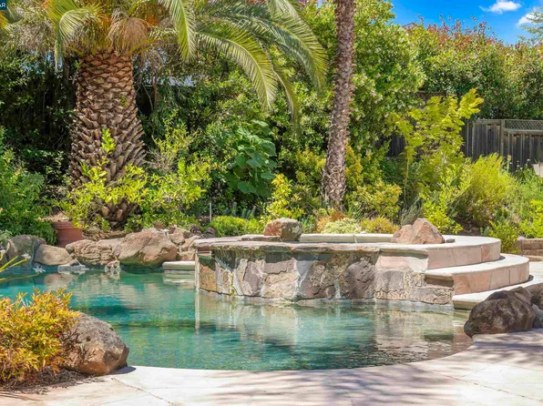 14 Dublin Ct, Pleasant Hill, CA 94523