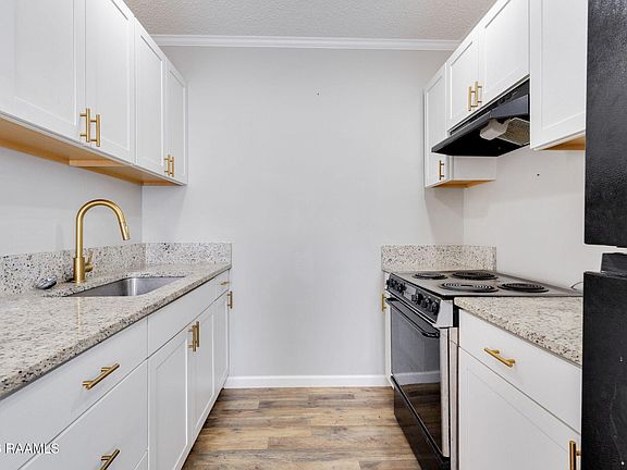 4th image of 807 & 809 E Vermilion Street