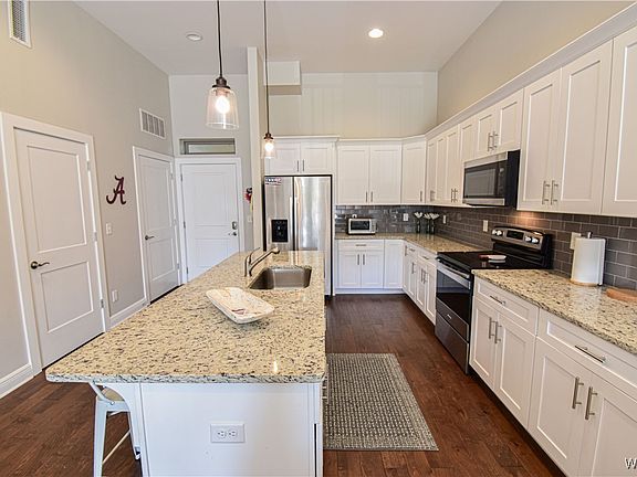 5th image of 2708 7th St Unit 204