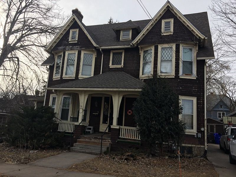 2nd image of 219 S Durkee St