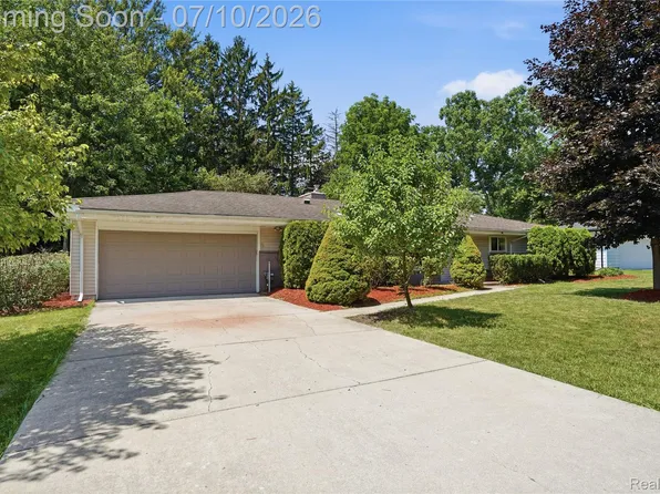 7264 S Tratham Ct, West Bloomfield, MI 48322