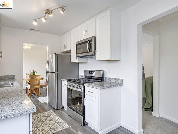 5th image of 2710 Gaynor Ave