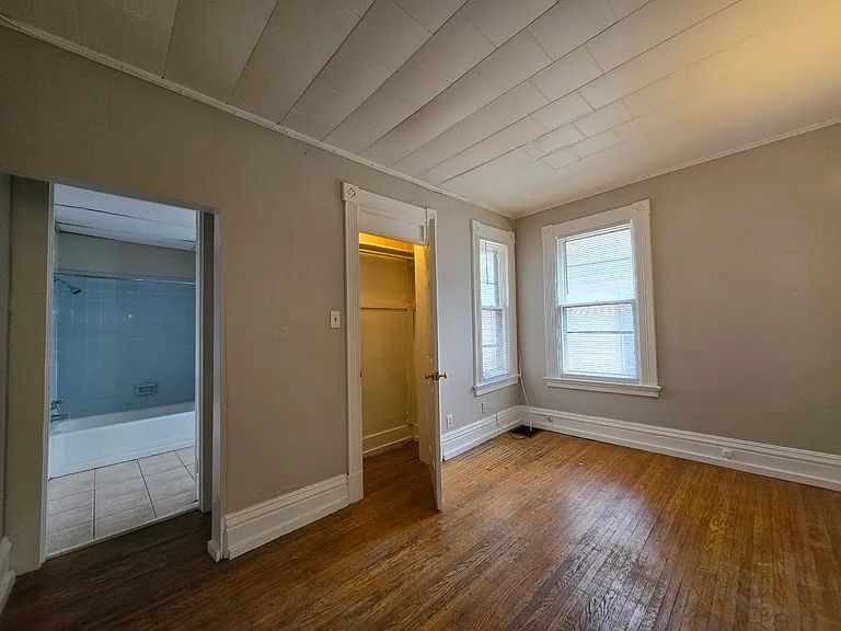 248 Oxford St — Photo 4