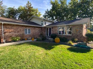 2056 Hidden Valley Dr, Crown Point, IN 46307