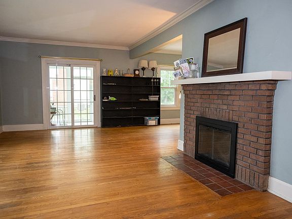 4th image of 501 E Chestnut St