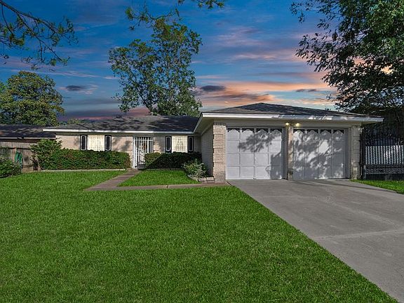 3rd image of 10210 Huntington Wood Drive