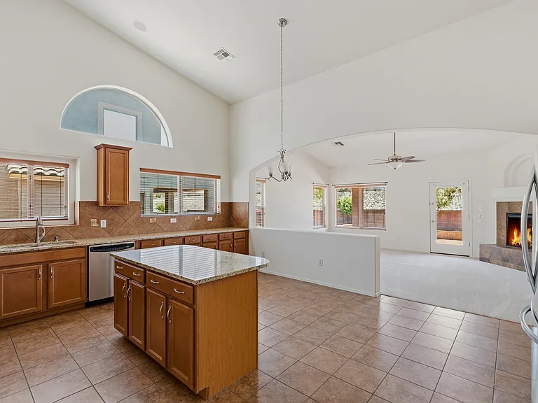 677 W Pizzicato Ln — Photo 29