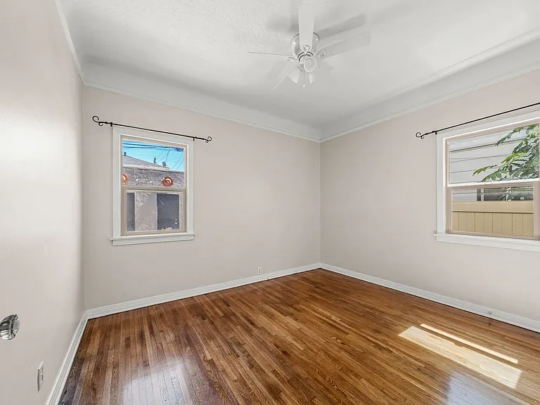 1136 Bennett Ave — Photo 12
