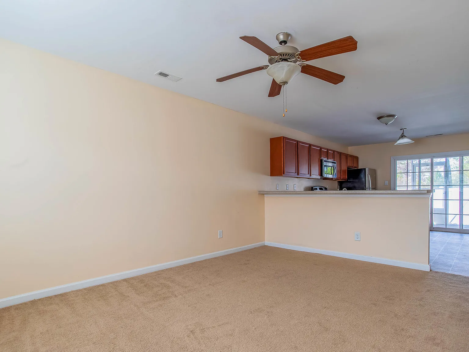 2 bed, 2.5 bath, 1024 sqft, $1,150 — Photo 3
