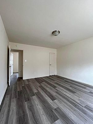 4th image of 24 Stratford Ave #3B