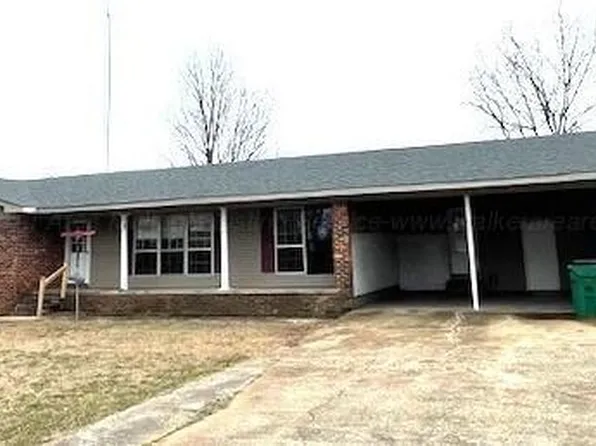 105 California Dr, Tuscumbia, AL 35674